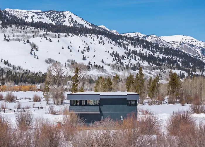 Secluded Mountain View Getaway - Near Jackson Hole - Bbq, Patio Wildlife! Chalet