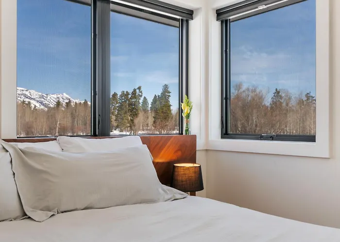 Chalet Secluded Mountain View Getaway - Near Jackson Hole - Bbq, Patio Wildlife!
