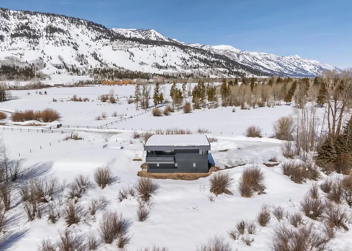 Chalet Secluded Mountain View Getaway - Near Jackson Hole - Bbq, Patio Wildlife! Wilson