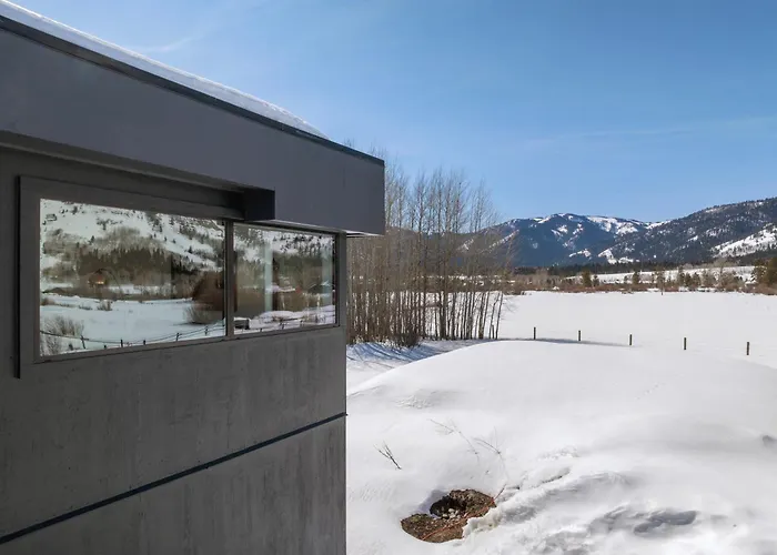 Secluded Mountain View Getaway - Near Jackson Hole - Bbq, Patio Wildlife! Chalet *
