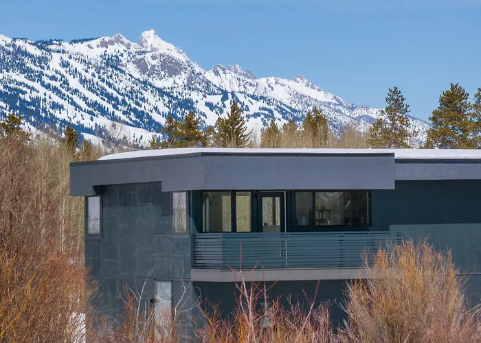 Chalet Secluded Mountain View Getaway - Near Jackson Hole - Bbq, Patio Wildlife! Wilson